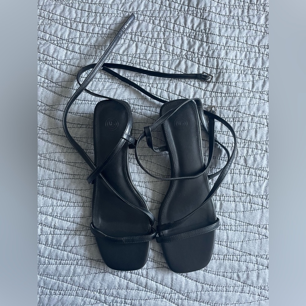 Urban Outfitters Black Strap Criss Cross Gladiator Flats Size 10
